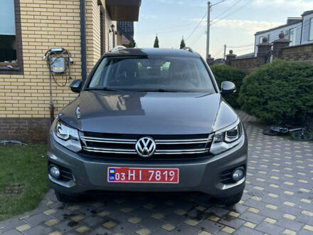 Сірий Фольксваген Тігуан, об'ємом двигуна 2 л та пробігом 205 тис. км за 10800 $, фото 1 на Automoto.ua