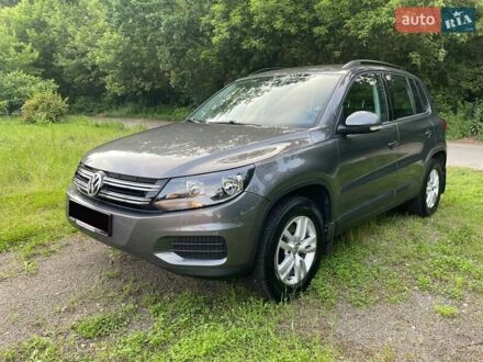 Сірий Фольксваген Тігуан, об'ємом двигуна 2 л та пробігом 133 тис. км за 13499 $, фото 1 на Automoto.ua
