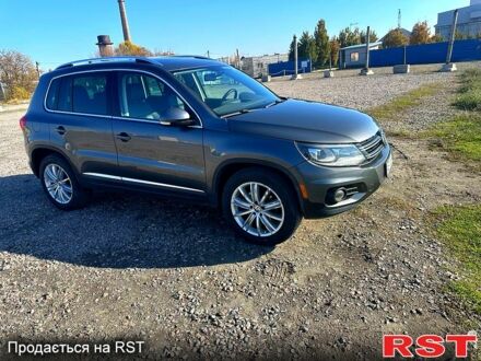 Серый Фольксваген Тигуан, объемом двигателя 2 л и пробегом 195 тыс. км за 13000 $, фото 1 на Automoto.ua