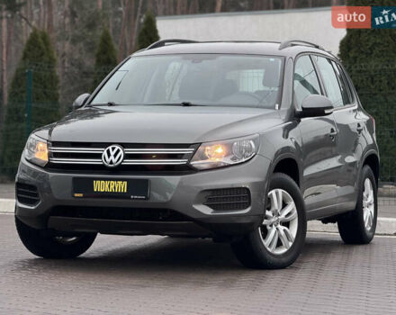 Серый Фольксваген Тигуан, объемом двигателя 2 л и пробегом 169 тыс. км за 12300 $, фото 1 на Automoto.ua