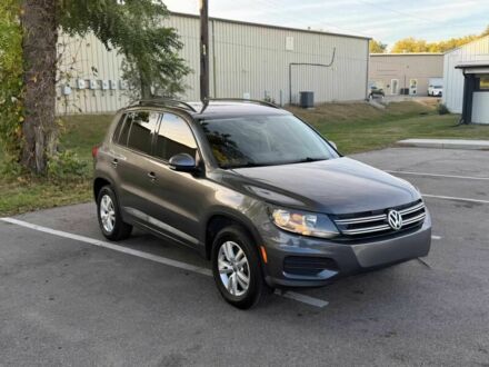 Серый Фольксваген Тигуан, объемом двигателя 2 л и пробегом 77 тыс. км за 4100 $, фото 1 на Automoto.ua