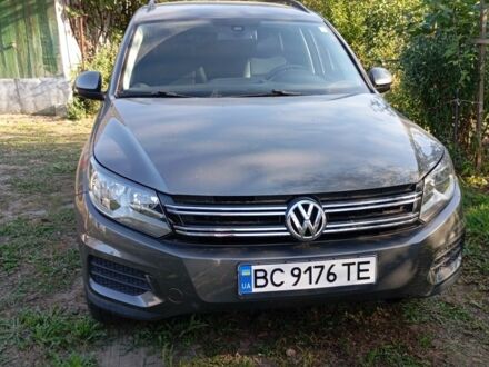 Сірий Фольксваген Тігуан, об'ємом двигуна 2 л та пробігом 160 тис. км за 15000 $, фото 1 на Automoto.ua