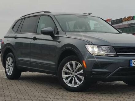 Серый Фольксваген Тигуан, объемом двигателя 2 л и пробегом 70 тыс. км за 15200 $, фото 1 на Automoto.ua