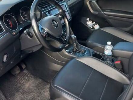 Серый Фольксваген Тигуан, объемом двигателя 2 л и пробегом 147 тыс. км за 23000 $, фото 1 на Automoto.ua