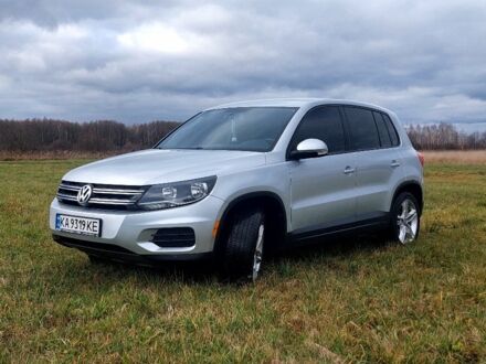 Сірий Фольксваген Тігуан, об'ємом двигуна 2 л та пробігом 48 тис. км за 14000 $, фото 1 на Automoto.ua