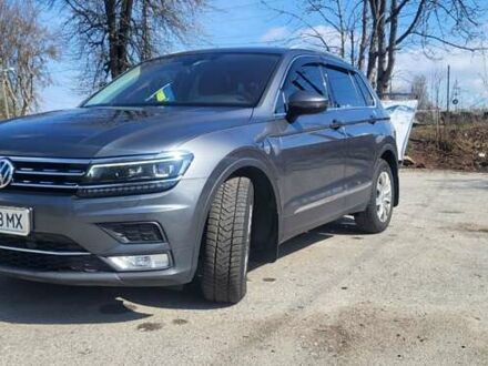 Фольксваген Тігуан 2017 у Фастове на Automoto.ua Сірий Фольксваген Тігуан, об'ємом двигуна 2 л та пробігом 140 тис. км за 26999 $, фото 1 на Automoto.ua