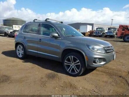 Серый Фольксваген Тигуан, объемом двигателя 2 л и пробегом 55 тыс. км за 8000 $, фото 1 на Automoto.ua