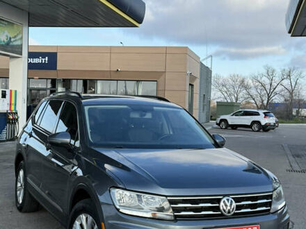 Серый Фольксваген Тигуан, объемом двигателя 2 л и пробегом 240 тыс. км за 14999 $, фото 1 на Automoto.ua