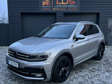 Серый Фольксваген Тигуан, объемом двигателя 1.97 л и пробегом 116 тыс. км за 28000 $, фото 1 на Automoto.ua