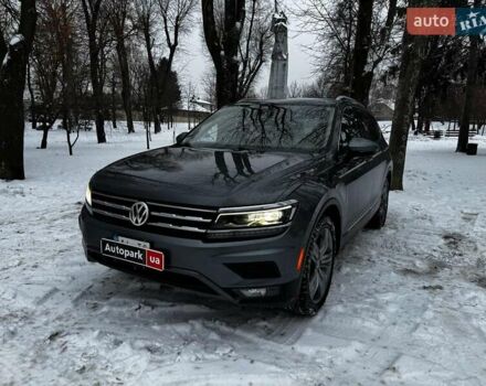 Серый Фольксваген Тигуан, объемом двигателя 2 л и пробегом 161 тыс. км за 20390 $, фото 1 на Automoto.ua