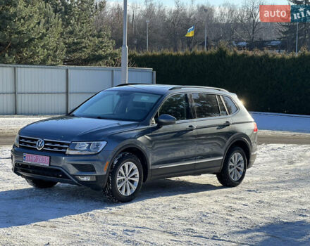 Серый Фольксваген Тигуан, объемом двигателя 2 л и пробегом 177 тыс. км за 16750 $, фото 1 на Automoto.ua