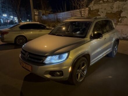 Серый Фольксваген Тигуан, объемом двигателя 2 л и пробегом 188 тыс. км за 336 $, фото 1 на Automoto.ua