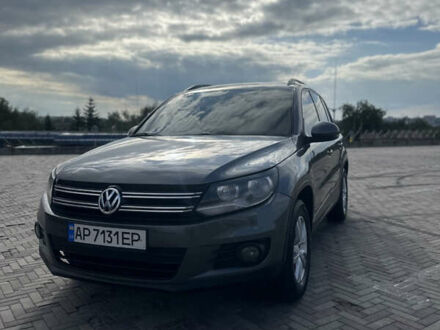 Серый Фольксваген Тигуан, объемом двигателя 1.98 л и пробегом 225 тыс. км за 14000 $, фото 1 на Automoto.ua