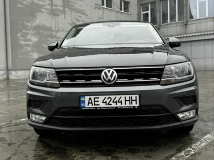 Сірий Фольксваген Тігуан, об'ємом двигуна 2 л та пробігом 117 тис. км за 22500 $, фото 1 на Automoto.ua