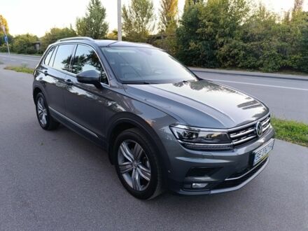 Серый Фольксваген Тигуан, объемом двигателя 2 л и пробегом 180 тыс. км за 30000 $, фото 1 на Automoto.ua
