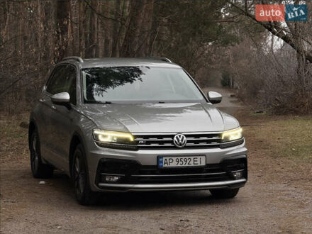 Фольксваген Тигуан 2018 в Киеве на Automoto.ua Серый Фольксваген Тигуан, объемом двигателя 1.97 л и пробегом 160 тыс. км за 27600 $, фото 1 на Automoto.ua