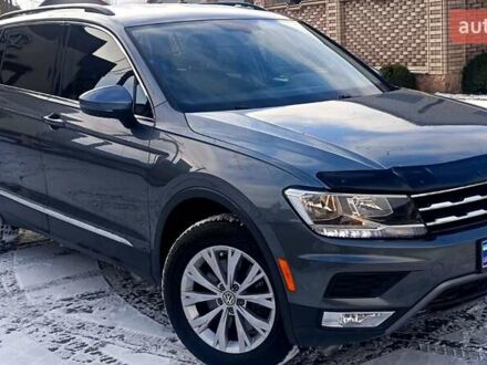 Сірий Фольксваген Тігуан, об'ємом двигуна 2.49 л та пробігом 214 тис. км за 16900 $, фото 1 на Automoto.ua