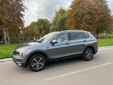 Фольксваген Тигуан 2018 в Луцке на Automoto.ua Серый Фольксваген Тигуан, объемом двигателя 2 л и пробегом 135 тыс. км за 18500 $, фото 1 на Automoto.ua