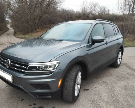 Серый Фольксваген Тигуан, объемом двигателя 2 л и пробегом 160 тыс. км за 16000 $, фото 1 на Automoto.ua