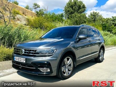 Серый Фольксваген Тигуан, объемом двигателя 2 л и пробегом 53 тыс. км за 20000 $, фото 1 на Automoto.ua