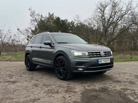 Серый Фольксваген Тигуан, объемом двигателя 2 л и пробегом 160 тыс. км за 30900 $, фото 1 на Automoto.ua