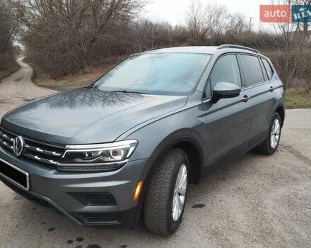 Серый Фольксваген Тигуан, объемом двигателя 1.98 л и пробегом 160 тыс. км за 16000 $, фото 1 на Automoto.ua