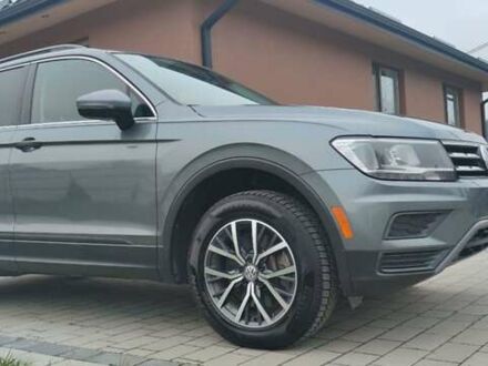 Сірий Фольксваген Тігуан, об'ємом двигуна 1.98 л та пробігом 179 тис. км за 17300 $, фото 1 на Automoto.ua