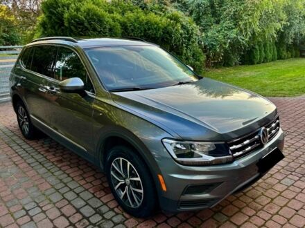 Серый Фольксваген Тигуан, объемом двигателя 2 л и пробегом 96 тыс. км за 10000 $, фото 1 на Automoto.ua