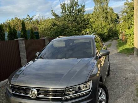 Серый Фольксваген Тигуан, объемом двигателя 1.97 л и пробегом 76 тыс. км за 28000 $, фото 1 на Automoto.ua