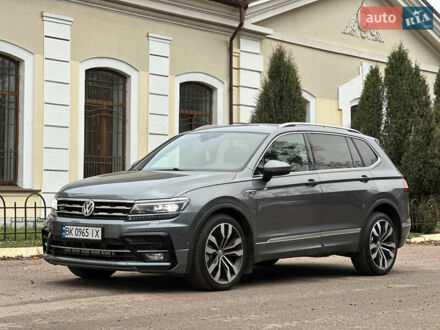 Серый Фольксваген Тигуан, объемом двигателя 1.97 л и пробегом 230 тыс. км за 27100 $, фото 1 на Automoto.ua