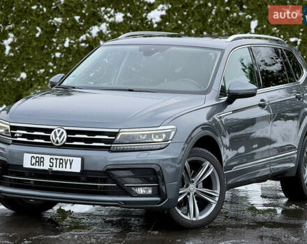 Серый Фольксваген Тигуан, объемом двигателя 2 л и пробегом 241 тыс. км за 26999 $, фото 1 на Automoto.ua
