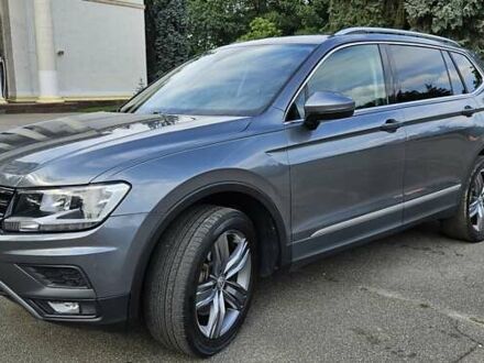 Серый Фольксваген Тигуан, объемом двигателя 1.98 л и пробегом 99 тыс. км за 23500 $, фото 1 на Automoto.ua