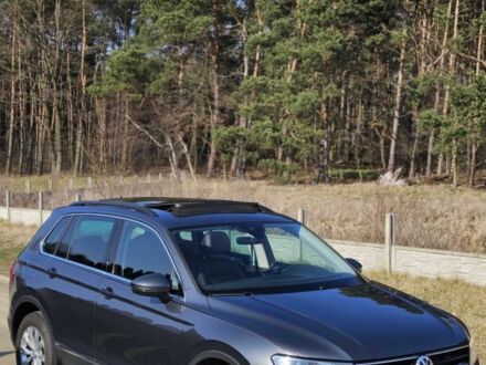 Фольксваген Тигуан 2019 в Киеве на Automoto.ua Серый Фольксваген Тигуан, объемом двигателя 2 л и пробегом 23 тыс. км за 14950 $, фото 1 на Automoto.ua