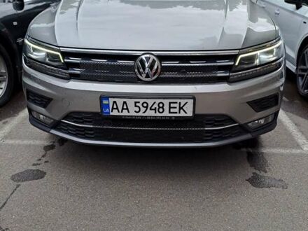 Сірий Фольксваген Тігуан, об'ємом двигуна 2 л та пробігом 77 тис. км за 30900 $, фото 1 на Automoto.ua