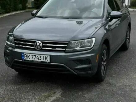 Фольксваген Тигуан 2019 в Ивано-Франковске на Automoto.ua Серый Фольксваген Тигуан, объемом двигателя 2 л и пробегом 130 тыс. км за 14500 $, фото 1 на Automoto.ua