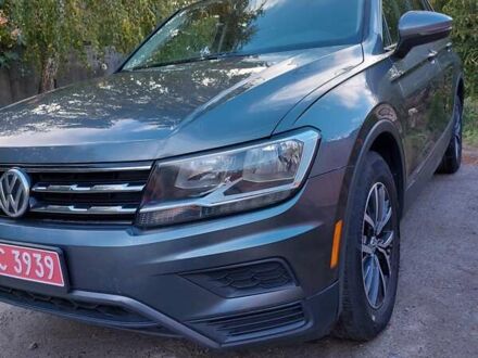 Серый Фольксваген Тигуан, объемом двигателя 0 л и пробегом 251 тыс. км за 17000 $, фото 1 на Automoto.ua