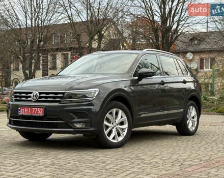 Серый Фольксваген Тигуан, объемом двигателя 2 л и пробегом 143 тыс. км за 29500 $, фото 1 на Automoto.ua