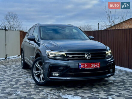 Серый Фольксваген Тигуан, объемом двигателя 2 л и пробегом 237 тыс. км за 27950 $, фото 1 на Automoto.ua