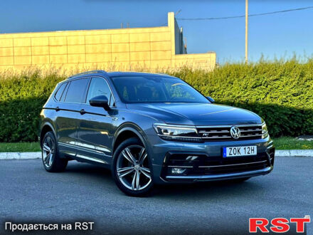 Серый Фольксваген Тигуан, объемом двигателя 2 л и пробегом 237 тыс. км за 28950 $, фото 1 на Automoto.ua