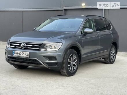 Фольксваген Тигуан 2019 в Киеве на Automoto.ua Серый Фольксваген Тигуан, объемом двигателя 2 л и пробегом 14 тыс. км за 27800 $, фото 1 на Automoto.ua