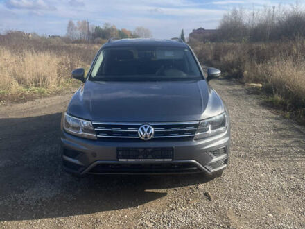 Сірий Фольксваген Тігуан, об'ємом двигуна 2 л та пробігом 104 тис. км за 14200 $, фото 1 на Automoto.ua