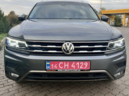 Серый Фольксваген Тигуан, объемом двигателя 0 л и пробегом 134 тыс. км за 23800 $, фото 1 на Automoto.ua