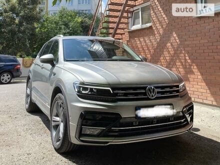 Фольксваген Тигуан 2020 в Киеве на Automoto.ua Серый Фольксваген Тигуан, объемом двигателя 2 л и пробегом 54 тыс. км за 40000 $, фото 1 на Automoto.ua