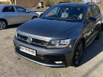 Сірий Фольксваген Тігуан, об'ємом двигуна 1.98 л та пробігом 81 тис. км за 25000 $, фото 1 на Automoto.ua