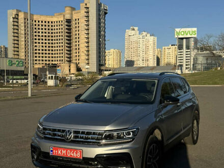 Сірий Фольксваген Тігуан, об'ємом двигуна 1.98 л та пробігом 156 тис. км за 18600 $, фото 1 на Automoto.ua