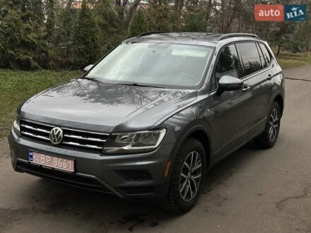 Серый Фольксваген Тигуан, объемом двигателя 2 л и пробегом 130 тыс. км за 19750 $, фото 1 на Automoto.ua