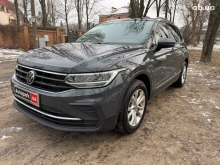 Фольксваген Тигуан 2021 в Киеве на Automoto.ua Серый Фольксваген Тигуан, объемом двигателя 2 л и пробегом 121 тыс. км за 36690 $, фото 1 на Automoto.ua