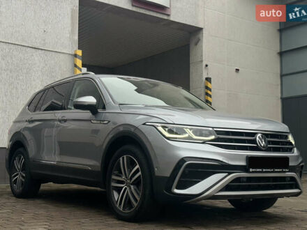 Серый Фольксваген Тигуан, объемом двигателя 2 л и пробегом 204 тыс. км за 33999 $, фото 1 на Automoto.ua