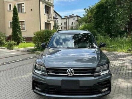 Серый Фольксваген Тигуан, объемом двигателя 2 л и пробегом 83 тыс. км за 15000 $, фото 1 на Automoto.ua