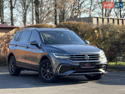 Серый Фольксваген Тигуан, объемом двигателя 2 л и пробегом 120 тыс. км за 23500 $, фото 1 на Automoto.ua